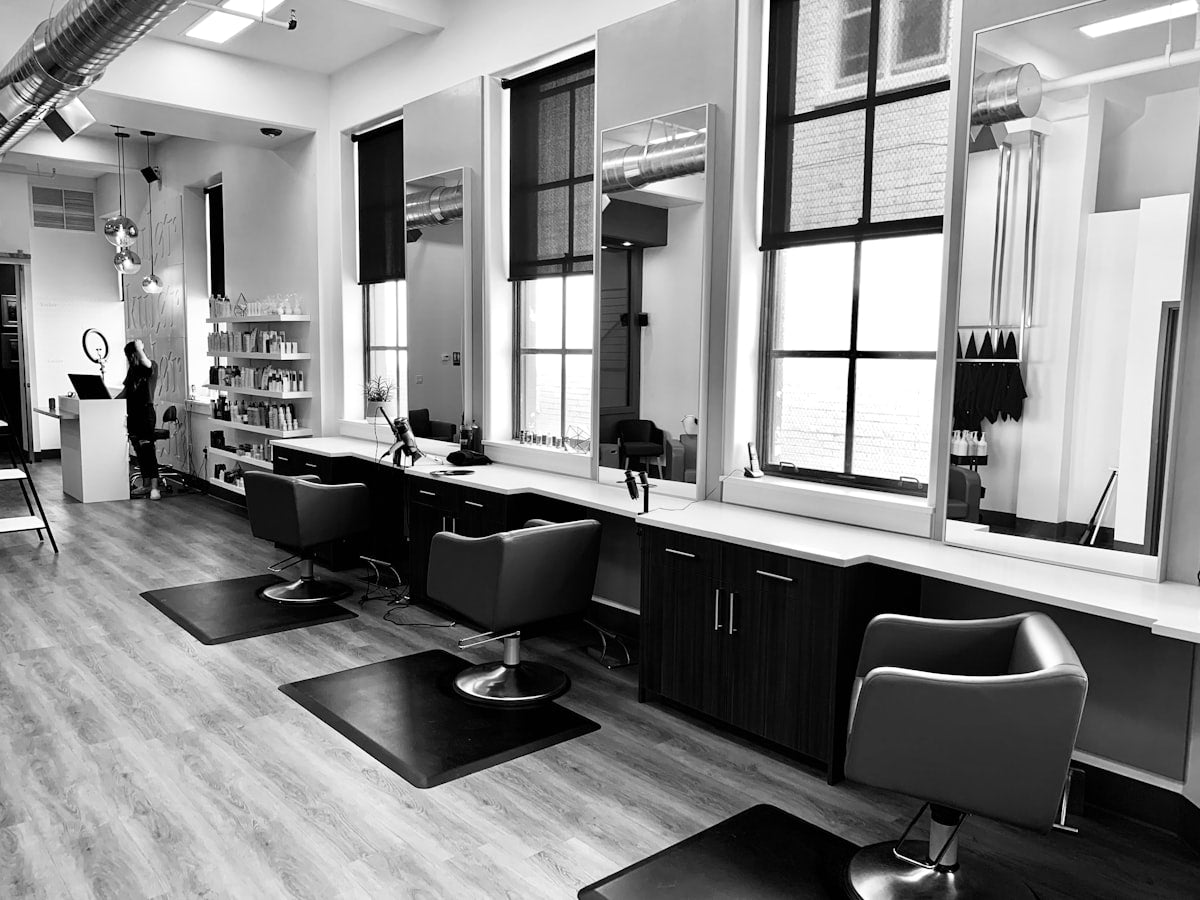 Professionele föhn in de salon